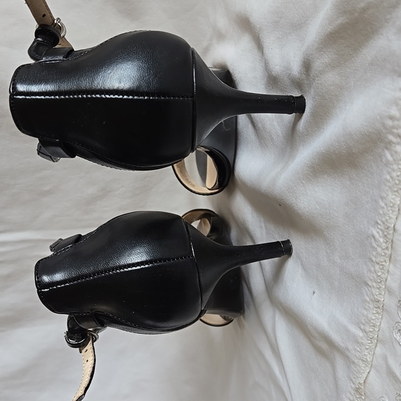 *Gently Used* Nine West 1 inch Sandal 6M - Picture 2 of 7